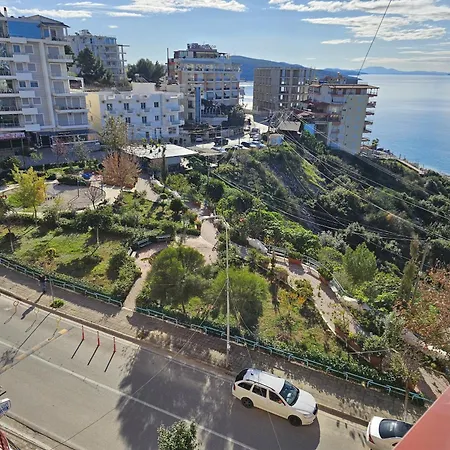 Two Bedroom With Sea View 091 דירה